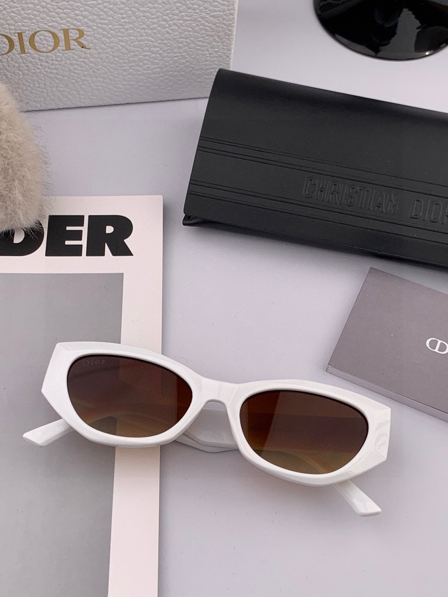 🔺 【DIOR-迪奥】2025开春新款 潮流爆款 时尚小框太阳镜 高品质 佩戴舒适 网红潮款墨镜 型号：
