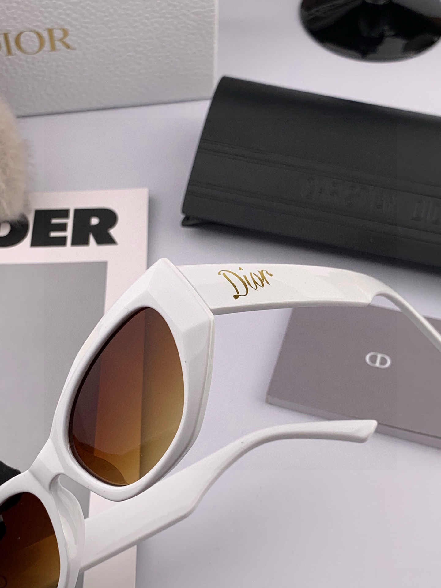🔺 【DIOR-迪奥】2025开春新款 潮流爆款 时尚小框太阳镜 高品质 佩戴舒适 网红潮款墨镜 型号：