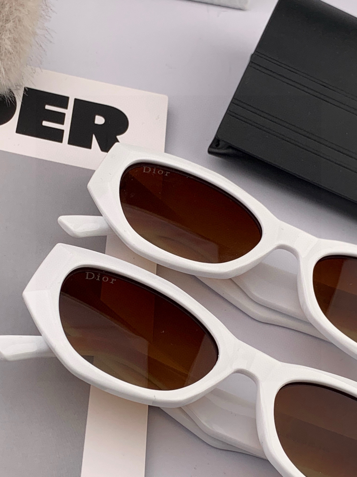 🔺 【DIOR-迪奥】2025开春新款 潮流爆款 时尚小框太阳镜 高品质 佩戴舒适 网红潮款墨镜 型号：
