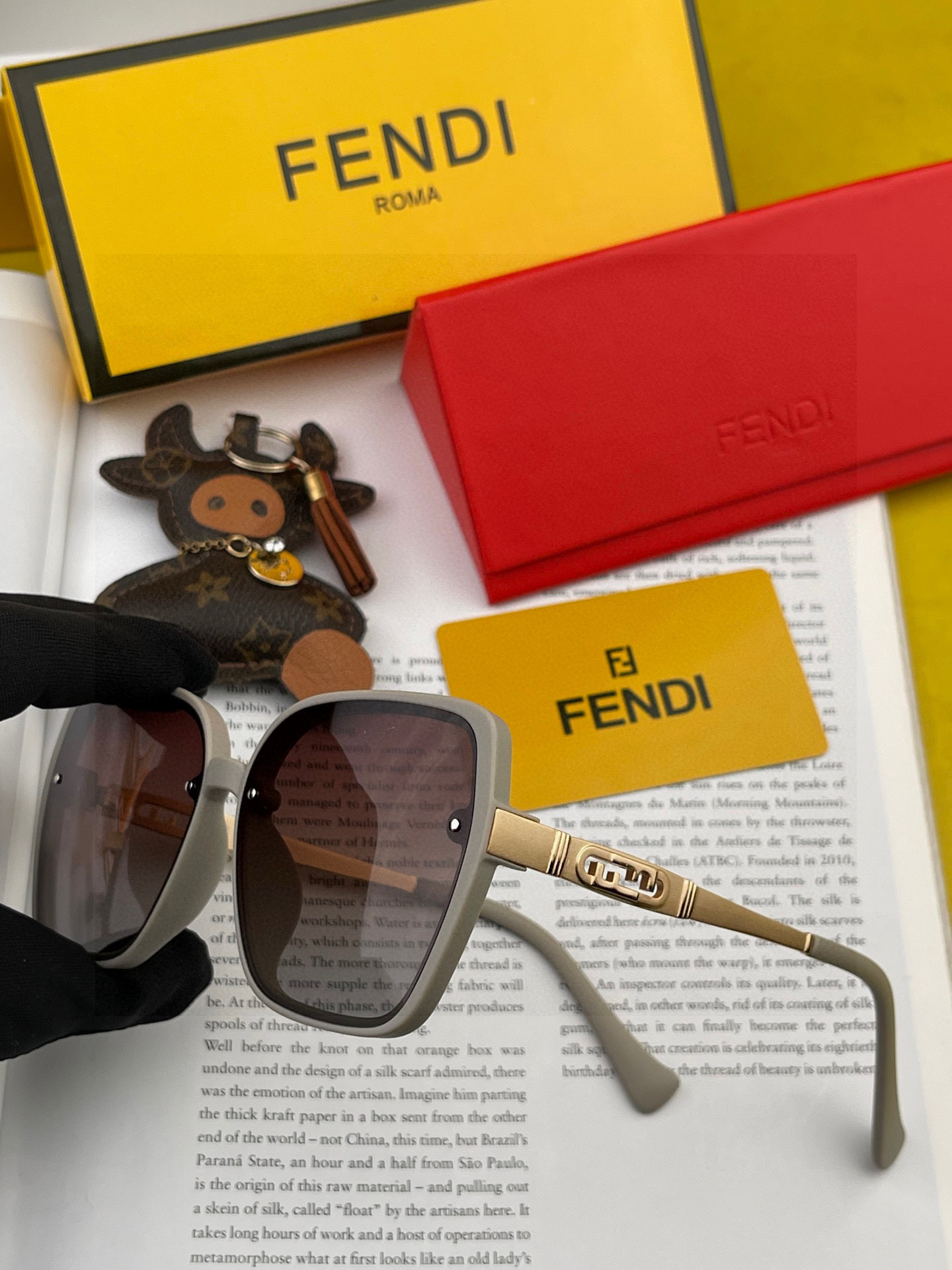 🔺 【芬迪】2025开春新款 潮流爆款 时尚方框偏光太阳镜 高品质 佩戴舒适 网红潮款墨镜 女士高清偏光