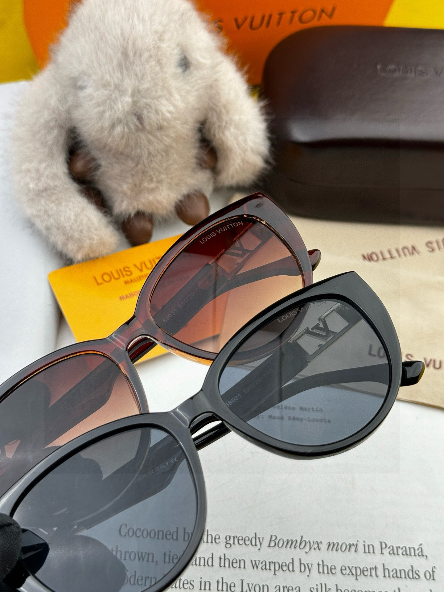 LV 2025新款女士方框太阳眼镜 开车墨镜 新款太阳镜 时尚大方 舒适轻盈 精致奢华 超轻 型号：L1