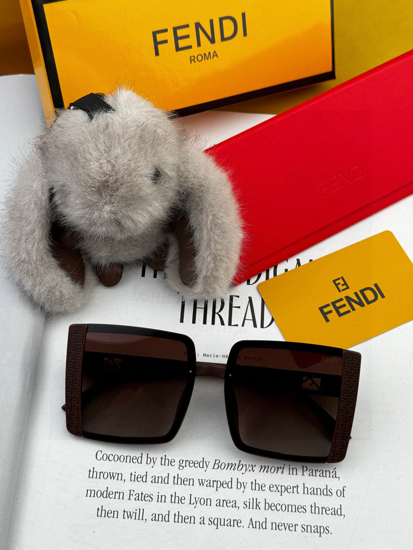 🔺 【芬迪】2025开春新款 潮流爆款 时尚方框偏光太阳镜 高品质 佩戴舒适 网红潮款墨镜 女士高清偏光