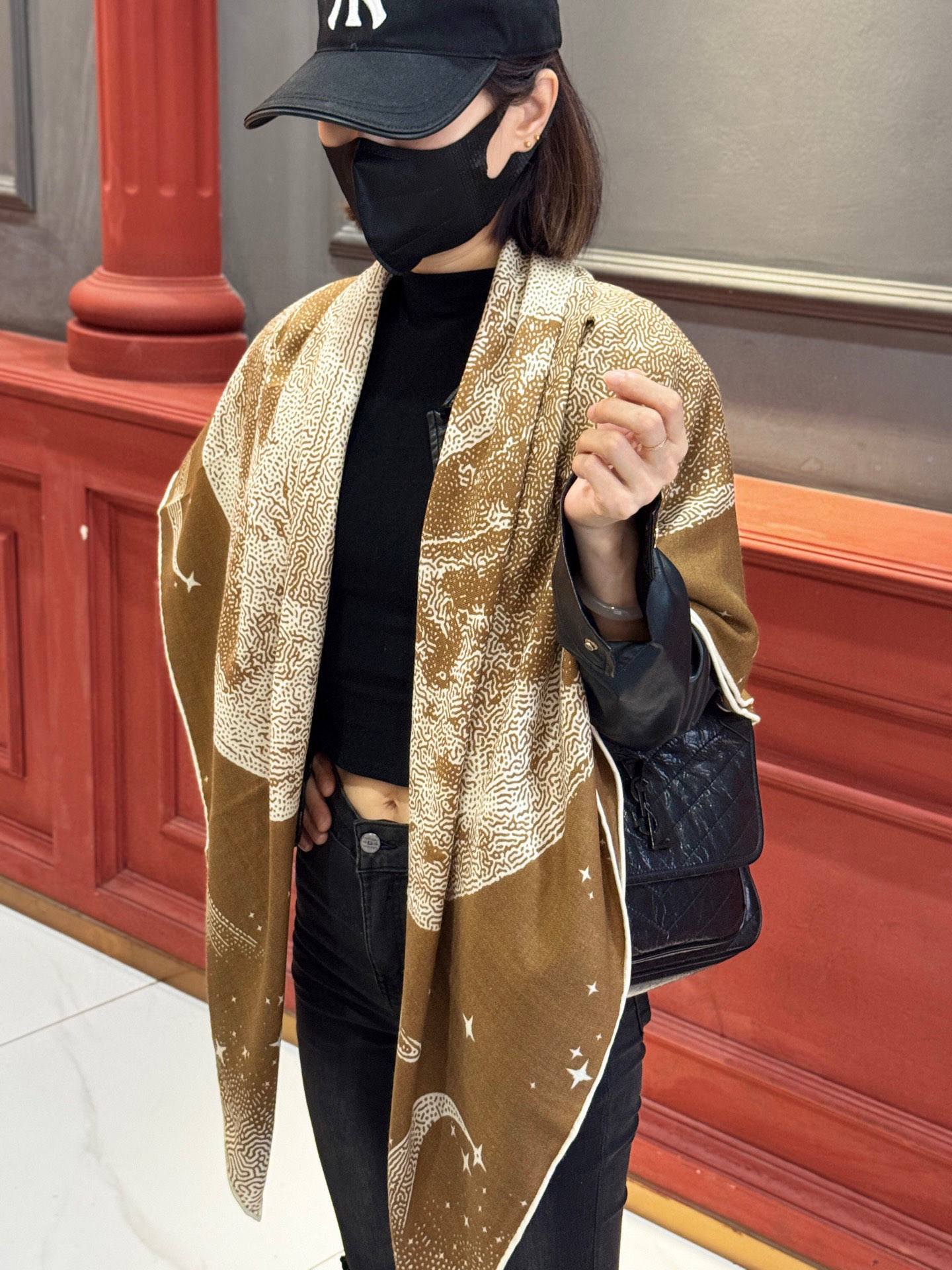 HERMES爱马仕新款|月光飞马Clair de Lune羊绒和真丝披肩，手工卷边(70%羊绒，30%真