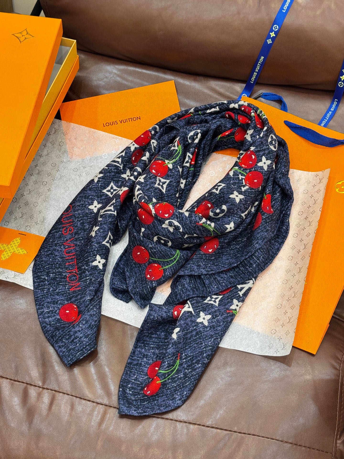 LV X TM MONOGRAMCERISE 140丝绒方巾【140双面丝绒同色】LV × TM Mon