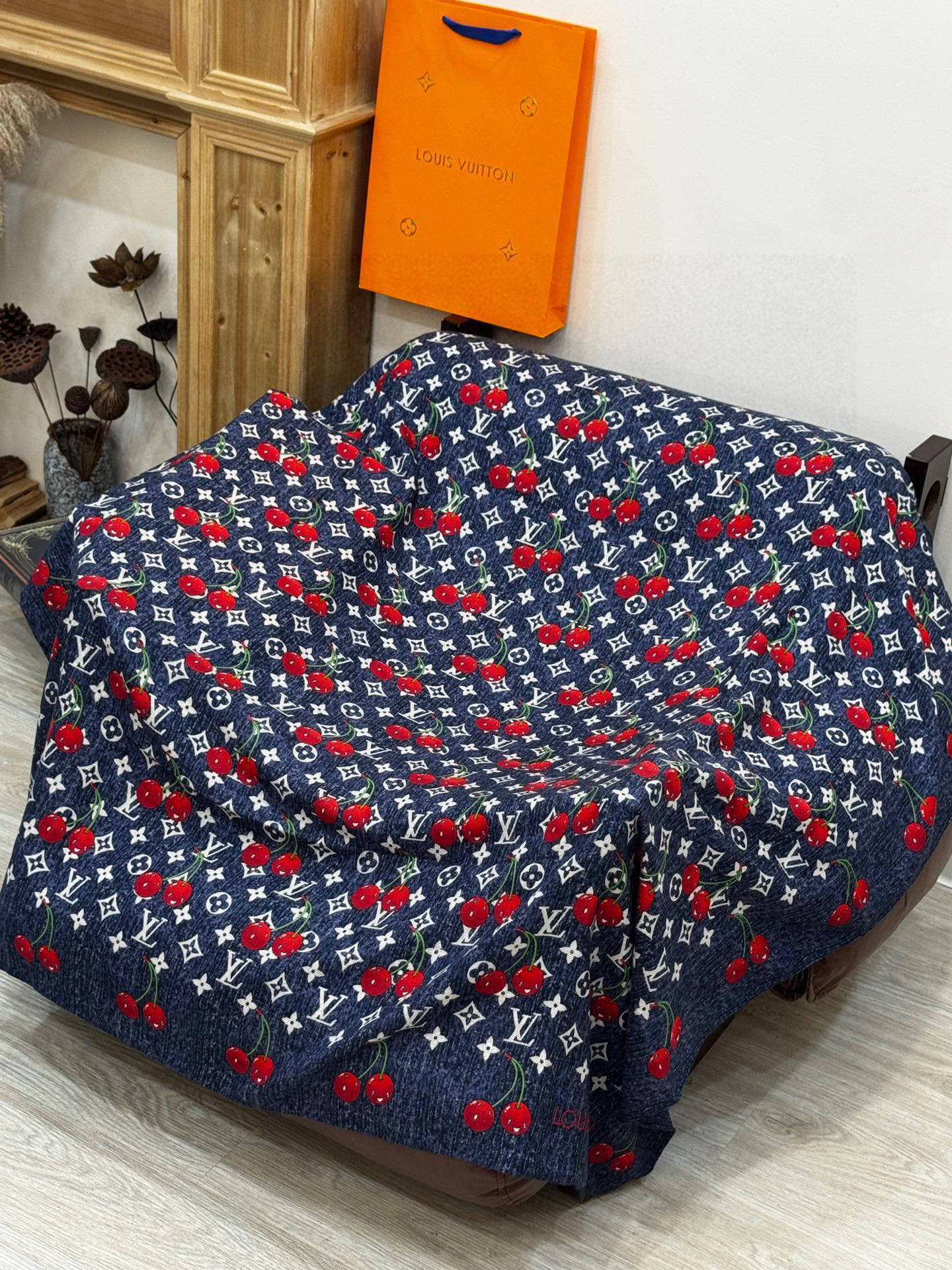 LV X TM MONOGRAMCERISE 140丝绒方巾【140双面丝绒同色】LV × TM Mon