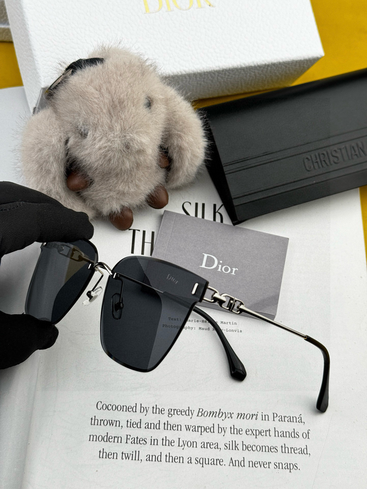 【尼龙偏光系列】DIOR无框太阳镜墨多边形设计，不挑脸型，无论搭配大衣还是连衣裙都非常显气质尼龙偏光镜片