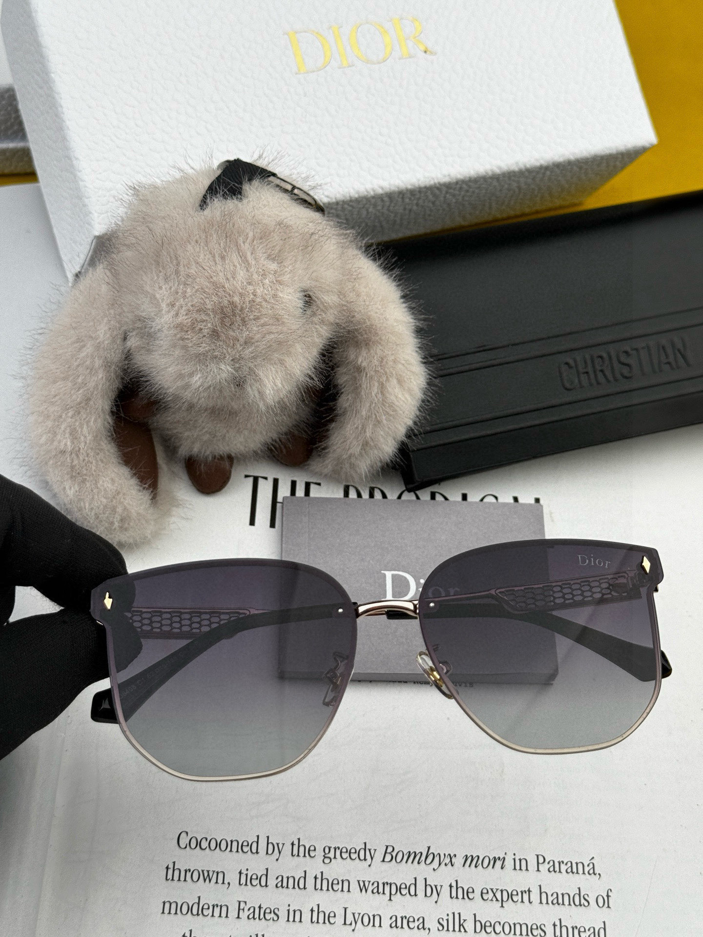 【尼龙偏光系列】DIOR无框太阳镜墨多边形设计，不挑脸型，无论搭配大衣还是连衣裙都非常显气质尼龙偏光镜片