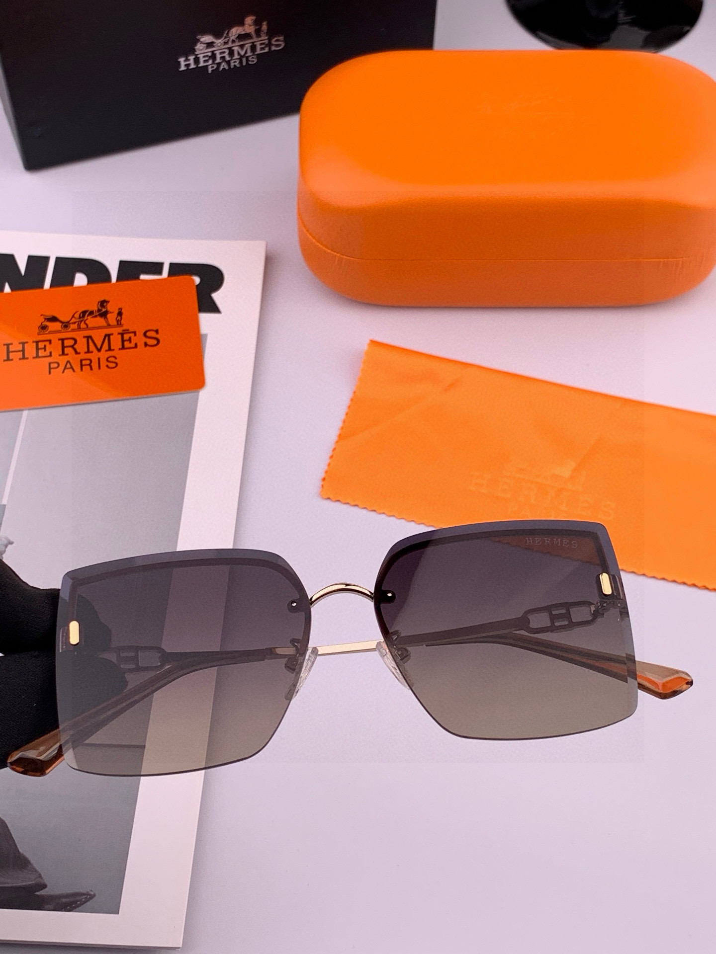 【尼龙偏光系列】爱马仕无框太阳镜墨方框设计，不挑脸型，无论搭配大衣还是连衣裙都非常显气质尼龙偏光镜片预防