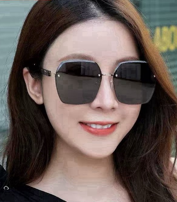 【尼龙偏光系列】爱马仕无框太阳镜墨方框设计，不挑脸型，无论搭配大衣还是连衣裙都非常显气质尼龙偏光镜片预防