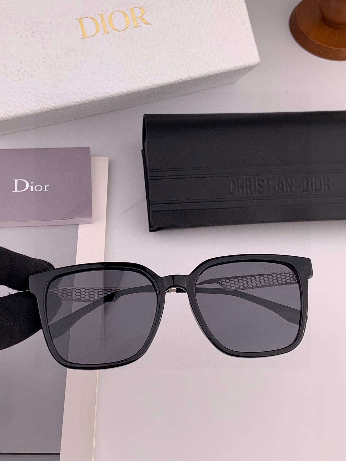 🔺 【DIOR】2025开春新款 潮流爆款 时尚方框偏光太阳镜 高品质 佩戴舒适 网红潮款墨镜 女士高清