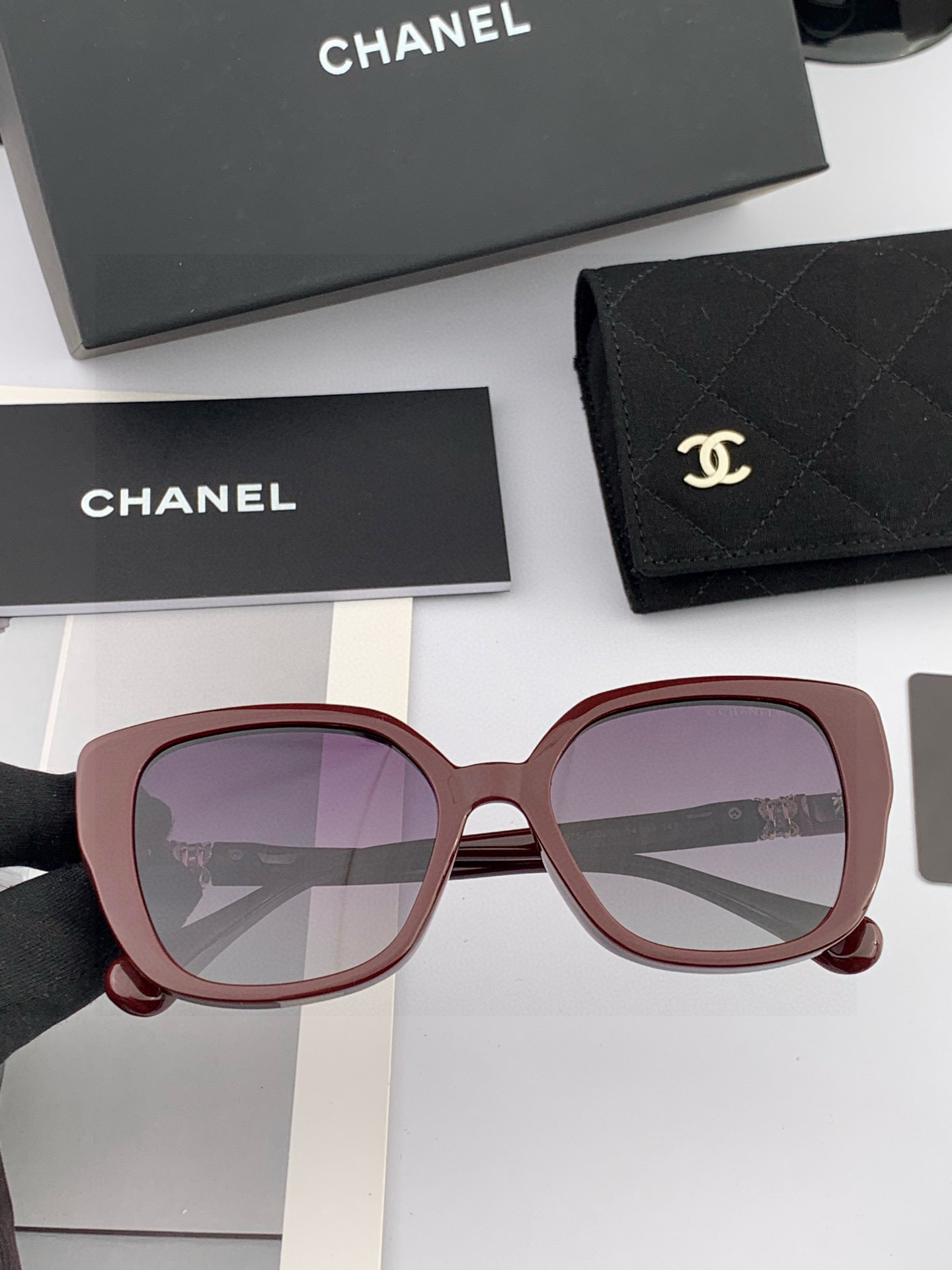 【CHANEL】香奈儿 2025新款潮流爆款 时尚方框太阳镜 佩戴舒适 网红潮款墨镜 女士高清加厚偏光太