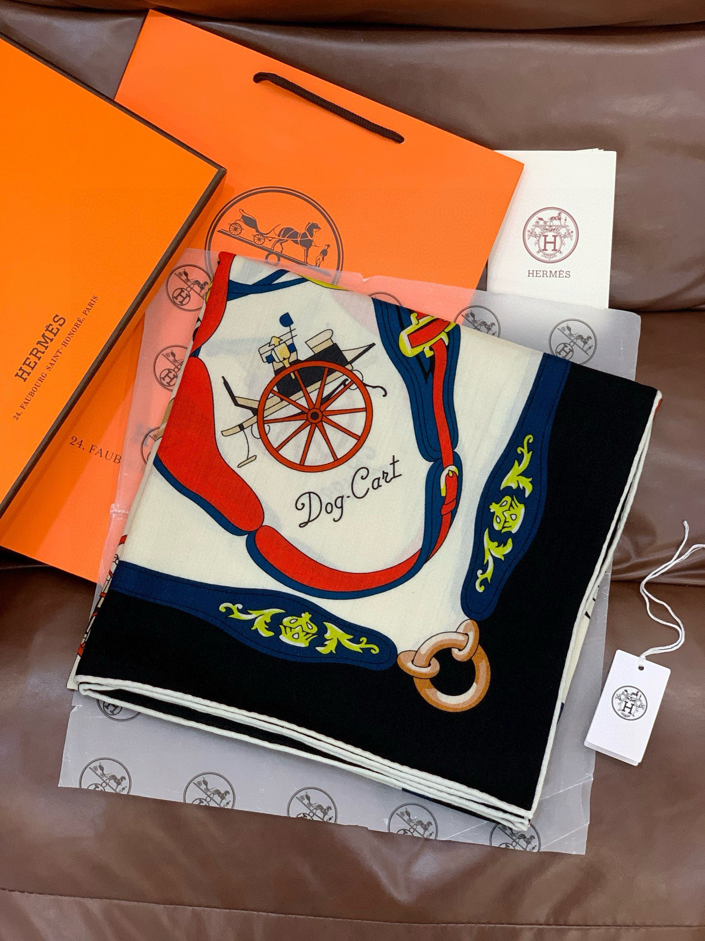 羊绒新款🆕👏👏买了都说好看‼️推荐💕爱马仕双面同色羊绒方巾【双面同色140】，顶级工艺超值‼️爱马仕专柜