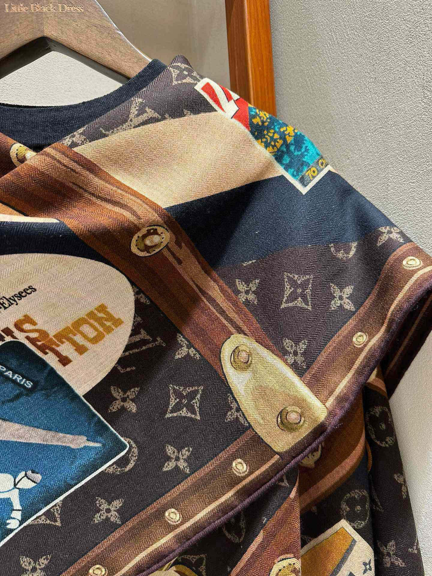 【LV】上新❤️ 路易威登 一款值得品细节的高货抠细节，从一个小块的配色去打败市场货140方巾 二个配色