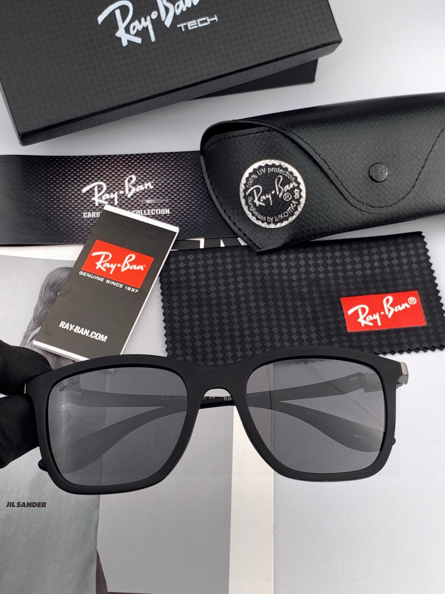 官方同步 品牌:雷朋经典男女士玻璃太阳镜 材质：美国宝丽来高清防爆钢化玻璃镜片 型号：RB3443