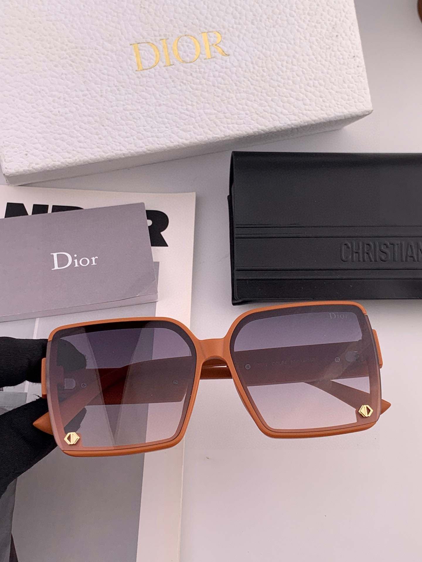 🔺 【DIOR-迪奥】2025开春新款 潮流爆款 时尚方框偏光太阳镜 高品质 佩戴舒适 网红潮款墨镜 女