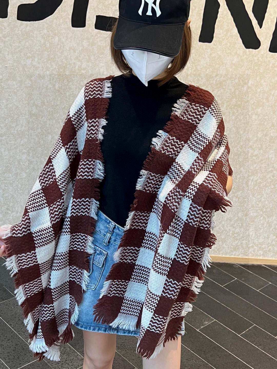 P145    新款 搭配利器🆕🆕  香奈儿系列货  专供vip 产品 ♥顶级苏格兰进口羊羔绒  纹路织法使围巾赋有弹性且柔软亲肤 🤩🤩  无比的高贵优雅 知性的款式 简洁大气的设计  绝对的不是花里胡哨的款式   绝对的是小众产品  不是谁都懂的它的好  💯绝对的品味生活的首选搭配饰品 识货者必入。休闲风格搭配必备哦！[色][色][色]外行请绕道 尺寸200*45