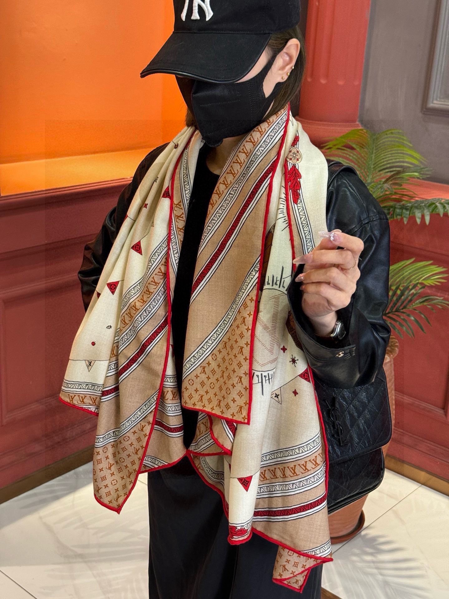 ❄【双面同色】原单Lv140cm丝绒方巾，《热气球》，本款方巾全新加入 U价🉐️ and Away 系列