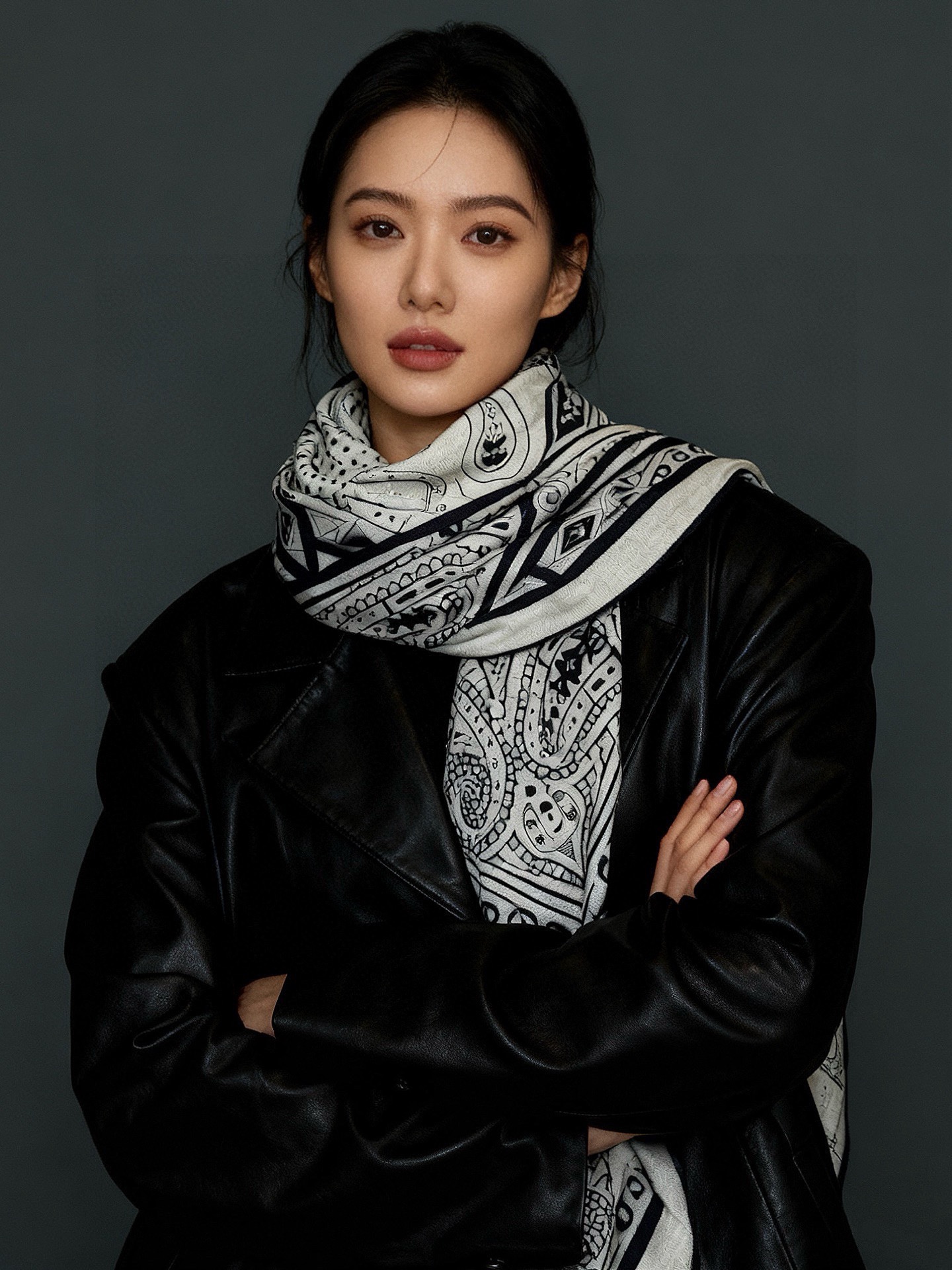 P225 ✨✨【双面同色 丝毛款】H家羊绒新款 买了都说好看‼️推荐💕【爱心骏马 140】羊绒方巾‼️H家ZG爆款🎁💟立体呈现图案纹路实物档次极高👍👍特殊工艺高端研发惊艳问世🌟特殊尖端工艺处理👍‼️受到白富美的喜欢 无论是品质 款式 价格都令大牌控的她们尖叫 超高性价比 绝对值得入手‼️‼️尺寸:140cm*140cm,70%羊绒+30%真丝