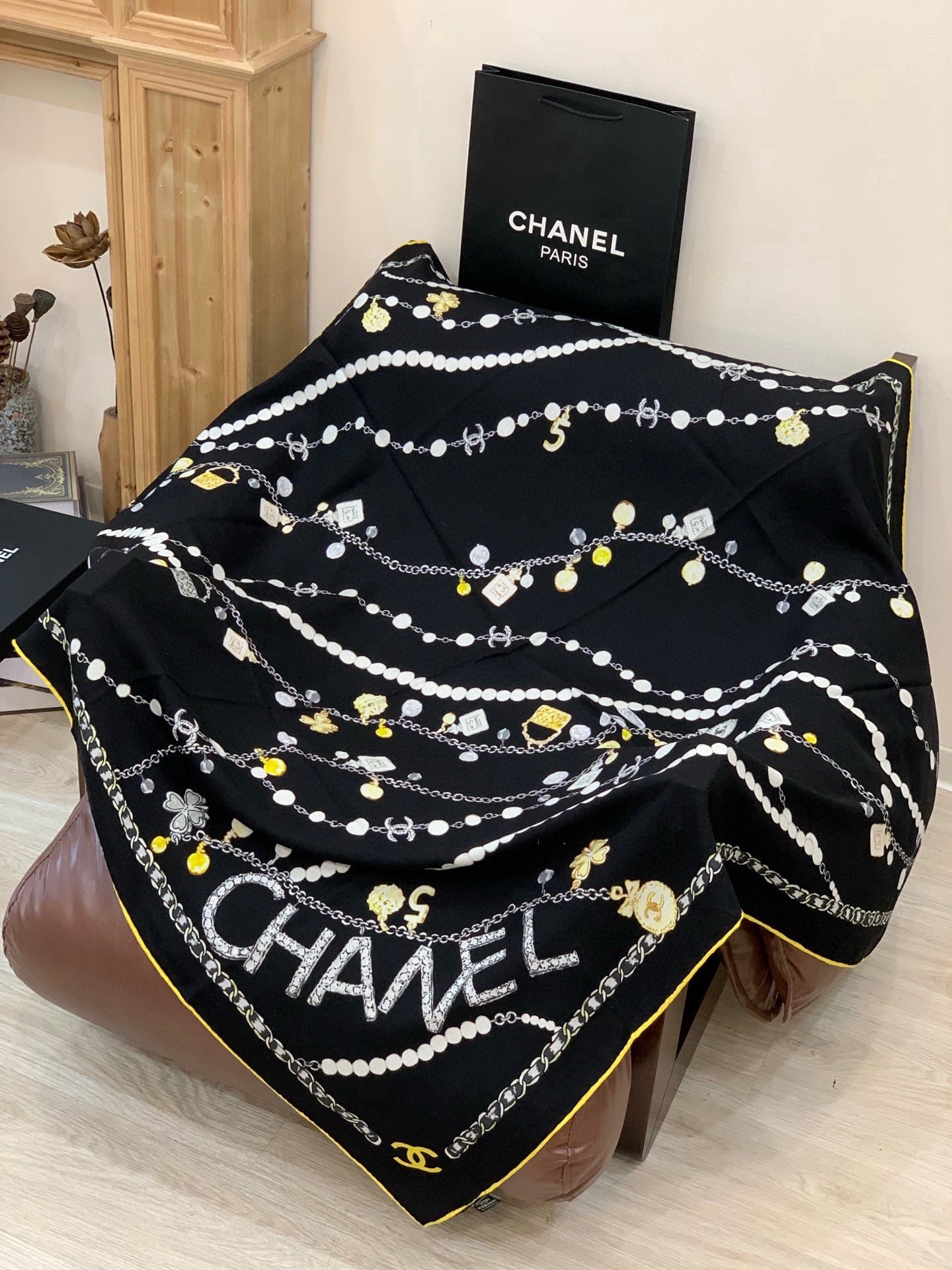 Chanel ~25秋冬新品～“珠光宝气”【140双面丝绒披肩】手工卷边丝绒方巾（30%桑蚕丝70%羊绒