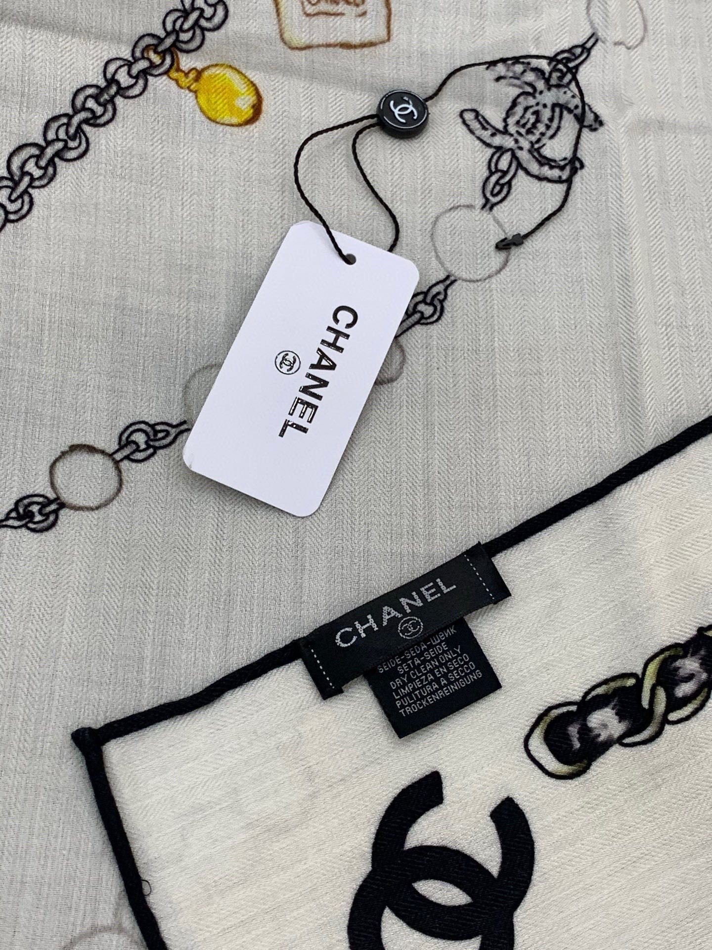 Chanel ~25秋冬新品～“珠光宝气”【140双面丝绒披肩】手工卷边丝绒方巾（30%桑蚕丝70%羊绒