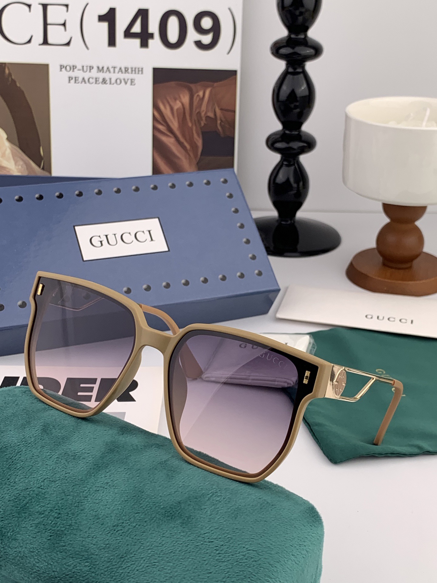 Gucci 经典的方框设计，不挑脸型，无论搭配大衣还是连衣裙都非常显气质尼龙偏光镜片预防紫外线 型号：G