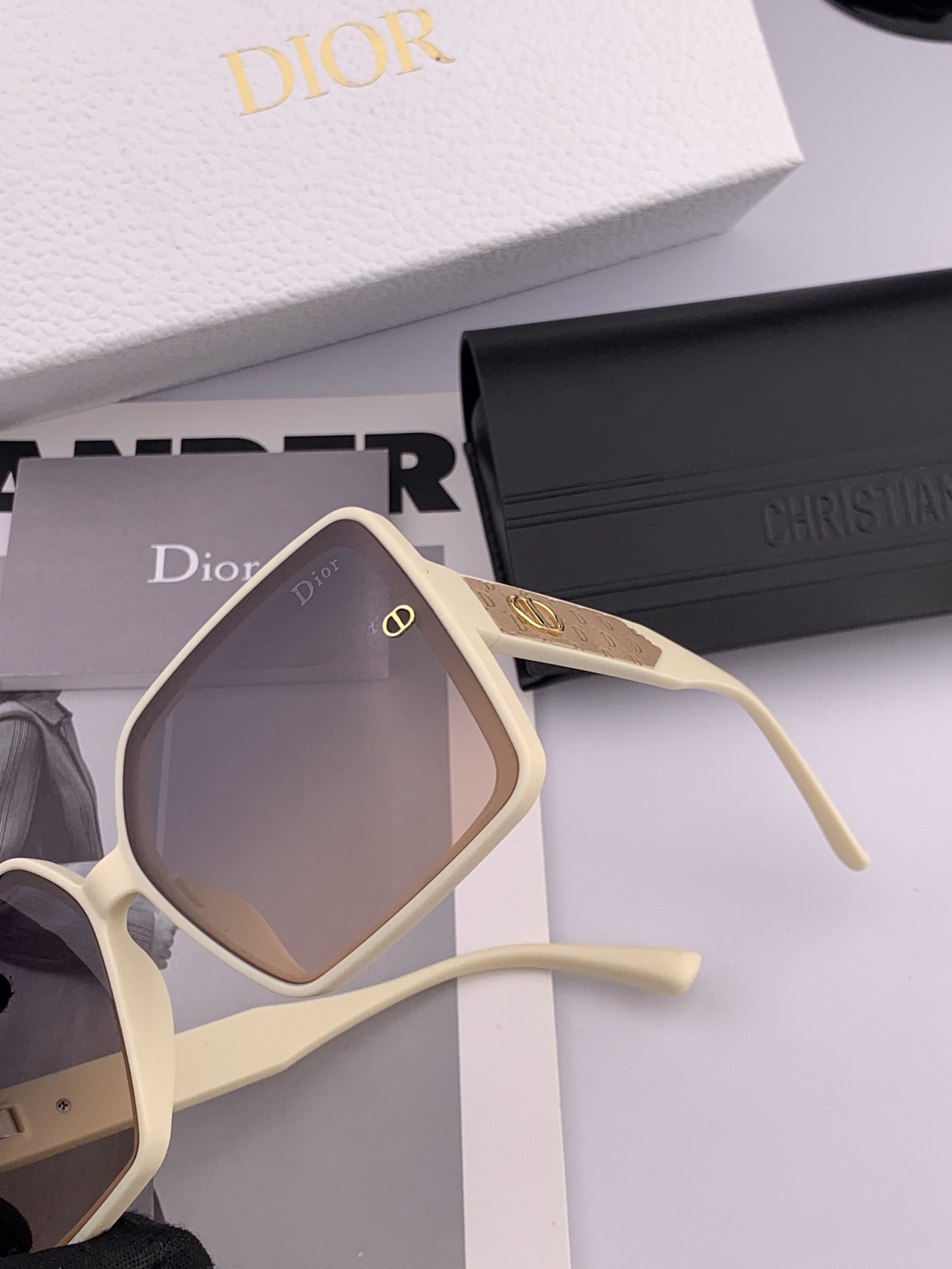 🔺 【DIOR-迪奥】2025开春新款 潮流爆款 时尚方框太阳镜 高品质 佩戴舒适 网红潮款墨镜 型号：