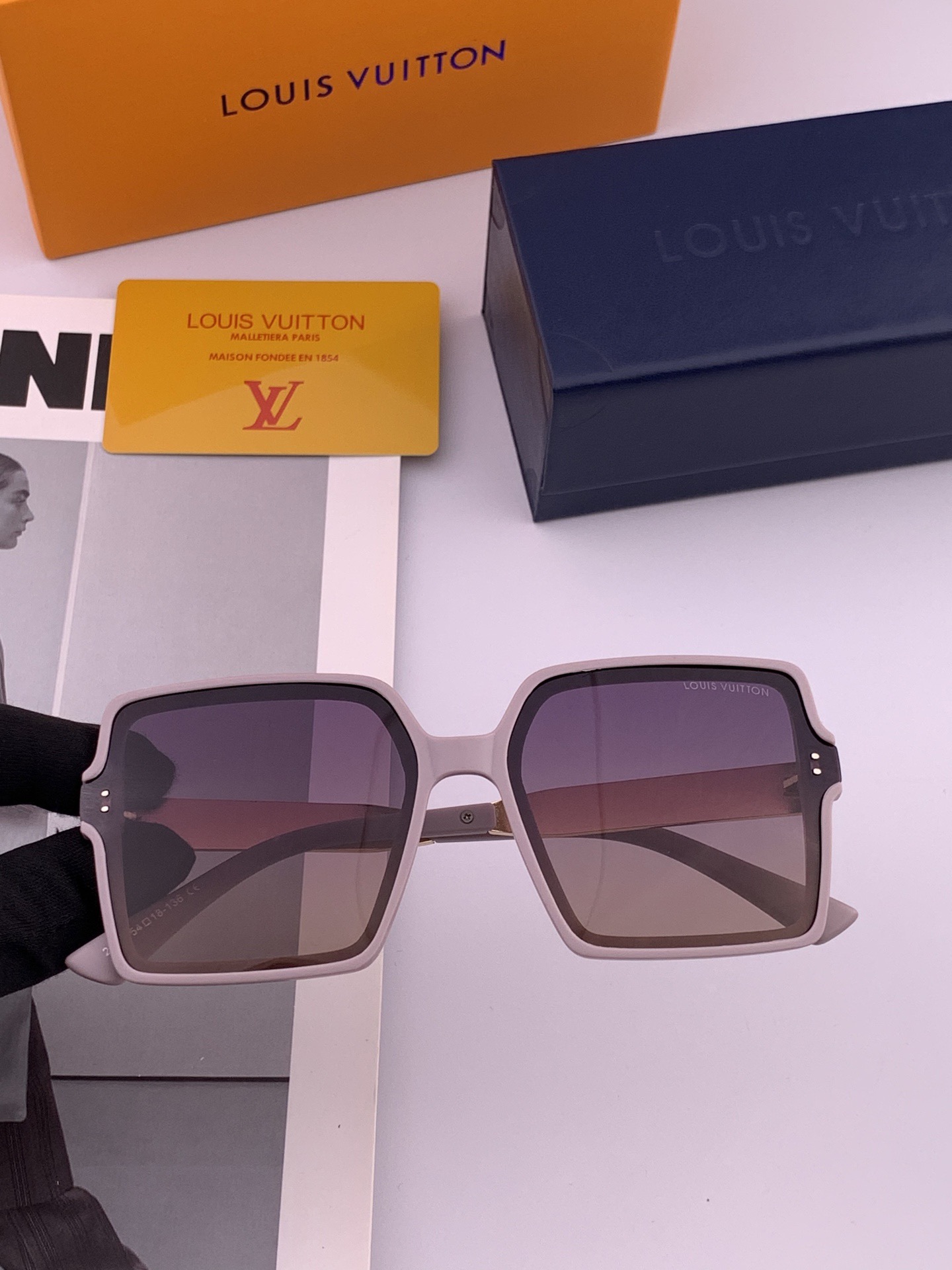 【TR尼龙偏光系列】lv大框太阳镜墨镜经典的方框设计，不挑脸型，无论搭配大衣还是连衣裙都非常显气质尼龙偏