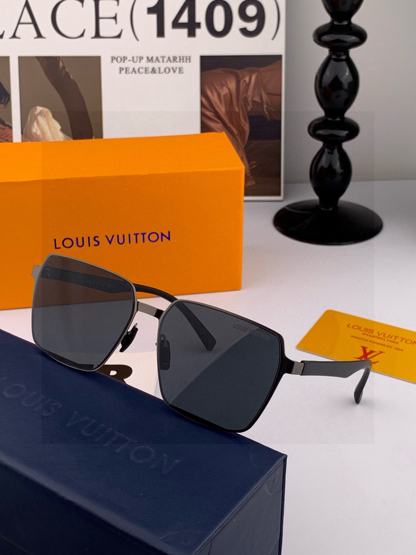 LV 男款炫彩飞行员偏光太阳镜 ❤️材质：高清尼龙加厚卡槽高清偏光镜片 🌹无边框镜架💕颜👍型号：L689