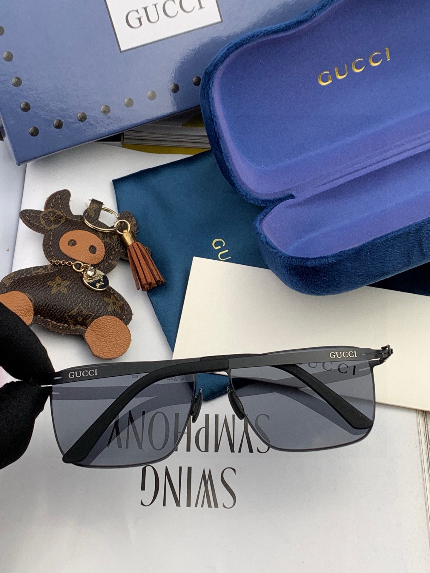 GUCCI 男款炫彩飞行员偏光太阳镜 ❤️材质：高清尼龙加厚卡槽高清偏光镜片 🌹无边框镜架💕颜👍型号：G
