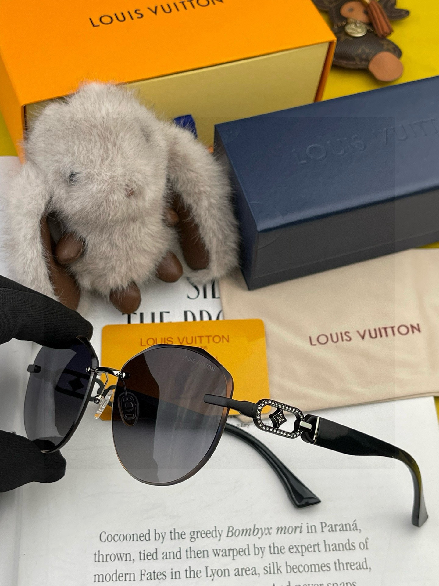 🔺 【LV-尼龙偏光太阳镜】2025开春新款 潮流爆款 时尚圆框偏光太阳镜 高品质 佩戴舒适 网红潮款墨