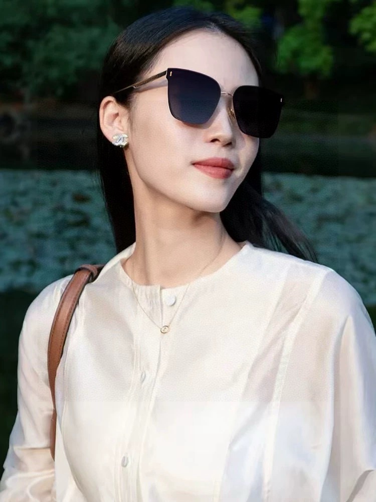 【尼龙偏光系列】DIOR无框太阳镜墨方框设计，不挑脸型，无论搭配大衣还是连衣裙都非常显气质尼龙偏光镜片预