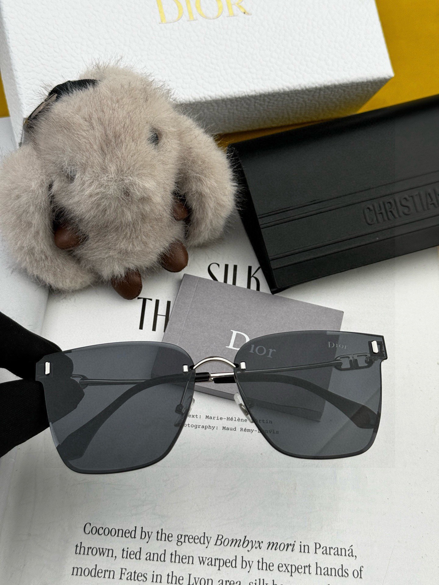 【尼龙偏光系列】DIOR无框太阳镜墨多边形设计，不挑脸型，无论搭配大衣还是连衣裙都非常显气质尼龙偏光镜片