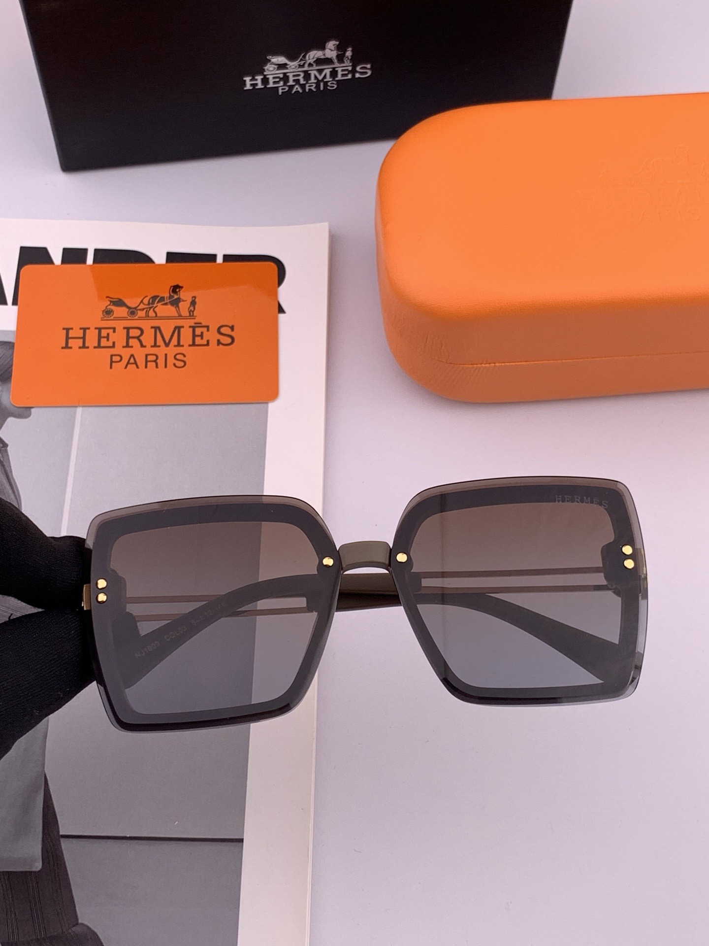 【尼龙系列】爱马仕 经典的方框设计，不挑脸型，无论搭配大衣还是连衣裙都非常显气质尼龙镜片预防紫外线 型号