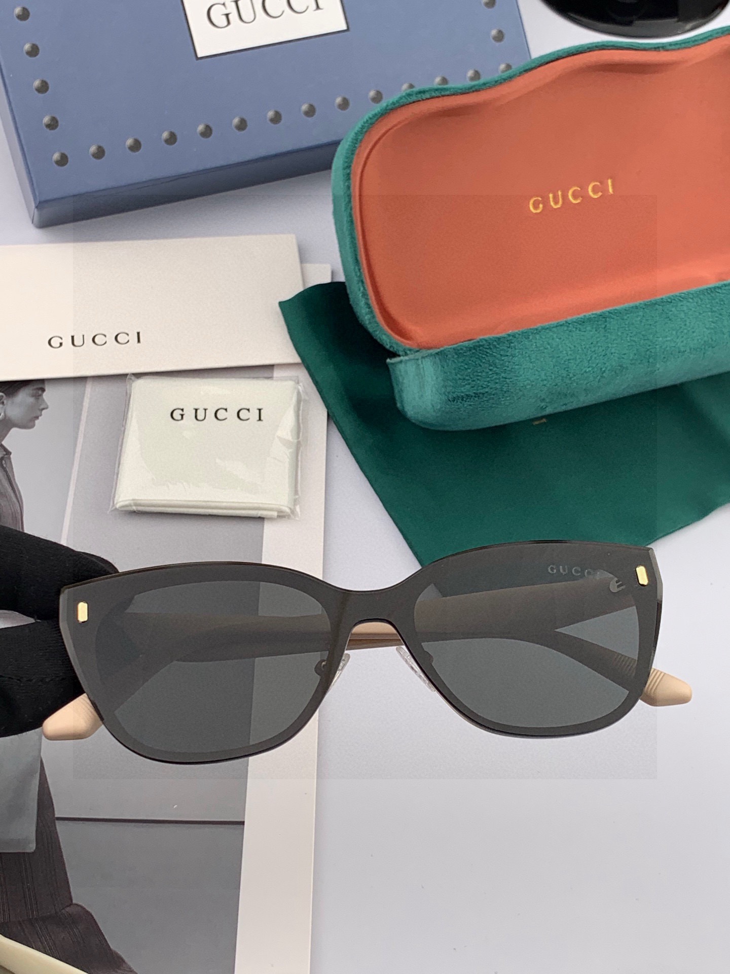GUCCI 新款连体尼龙偏光太眼镜，情侣款时尚方框太阳镜佩戴舒适网红潮流款墨镜，大气女人范儿，大脸小脸都