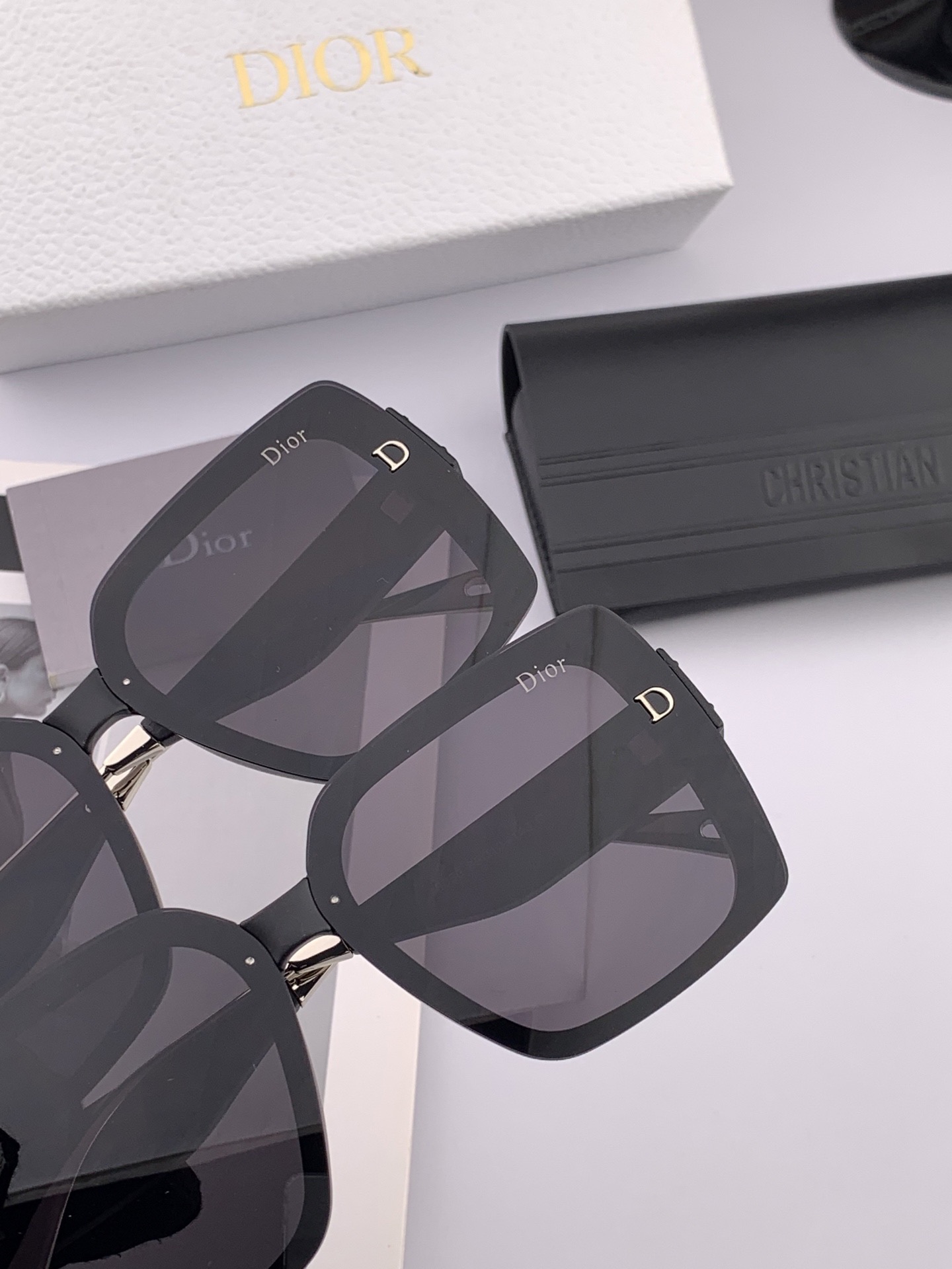 🔺 【DIOR-迪奥】2025开春新款 潮流爆款 时尚方框太阳镜 高品质 佩戴舒适 网红潮款墨镜 女士高