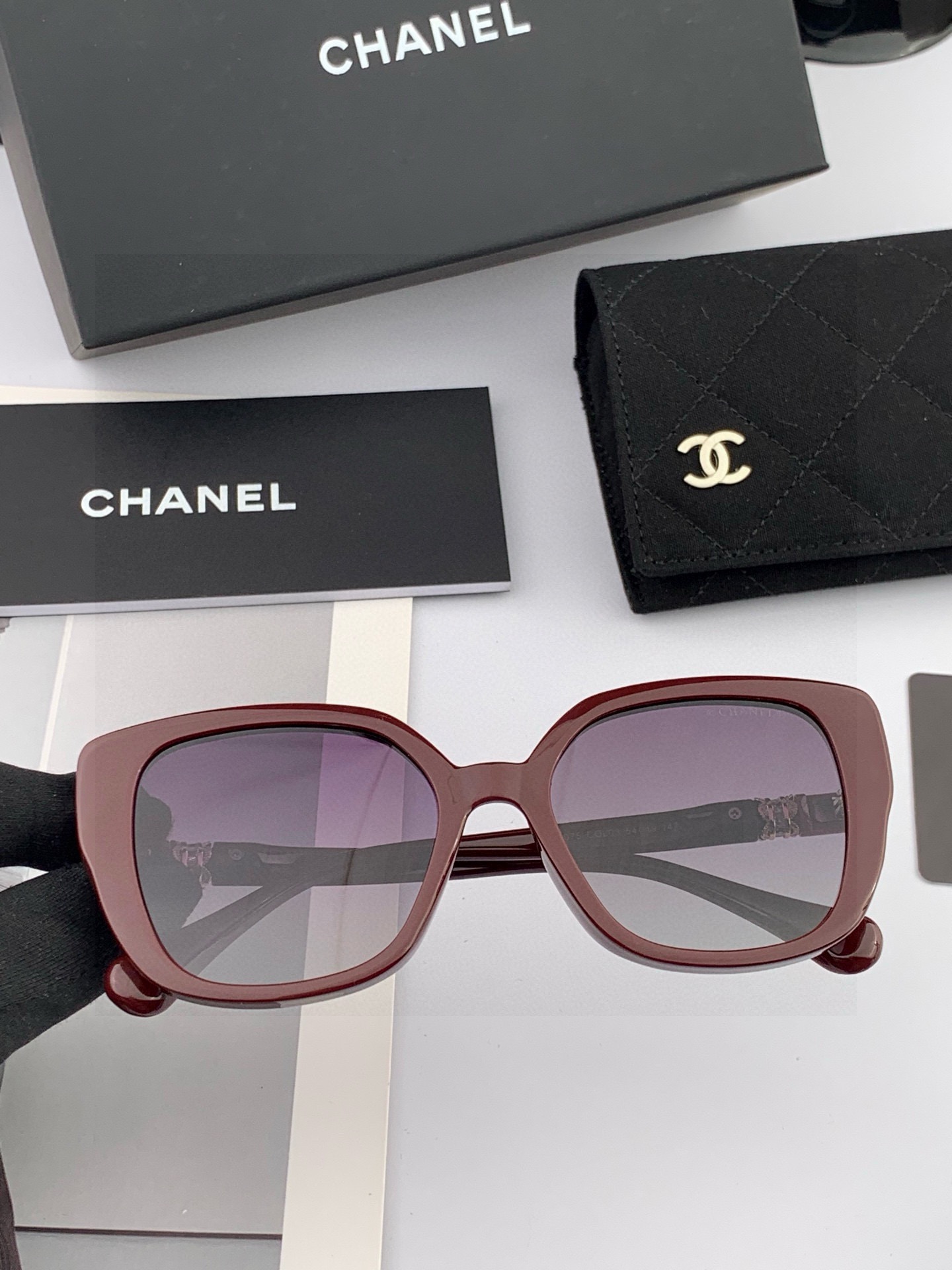 【CHANEL】香奈儿 2025新款潮流爆款 时尚方框太阳镜 佩戴舒适 网红潮款墨镜 女士高清加厚偏光太