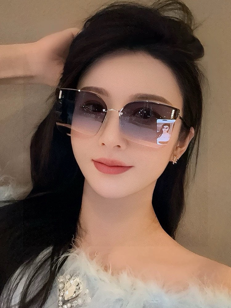 GUCCI 2025开春新款 最新款无框太阳镜 各路网红纷纷带起气场满分‼️ 俏皮甜美.上脸效果更佳.金