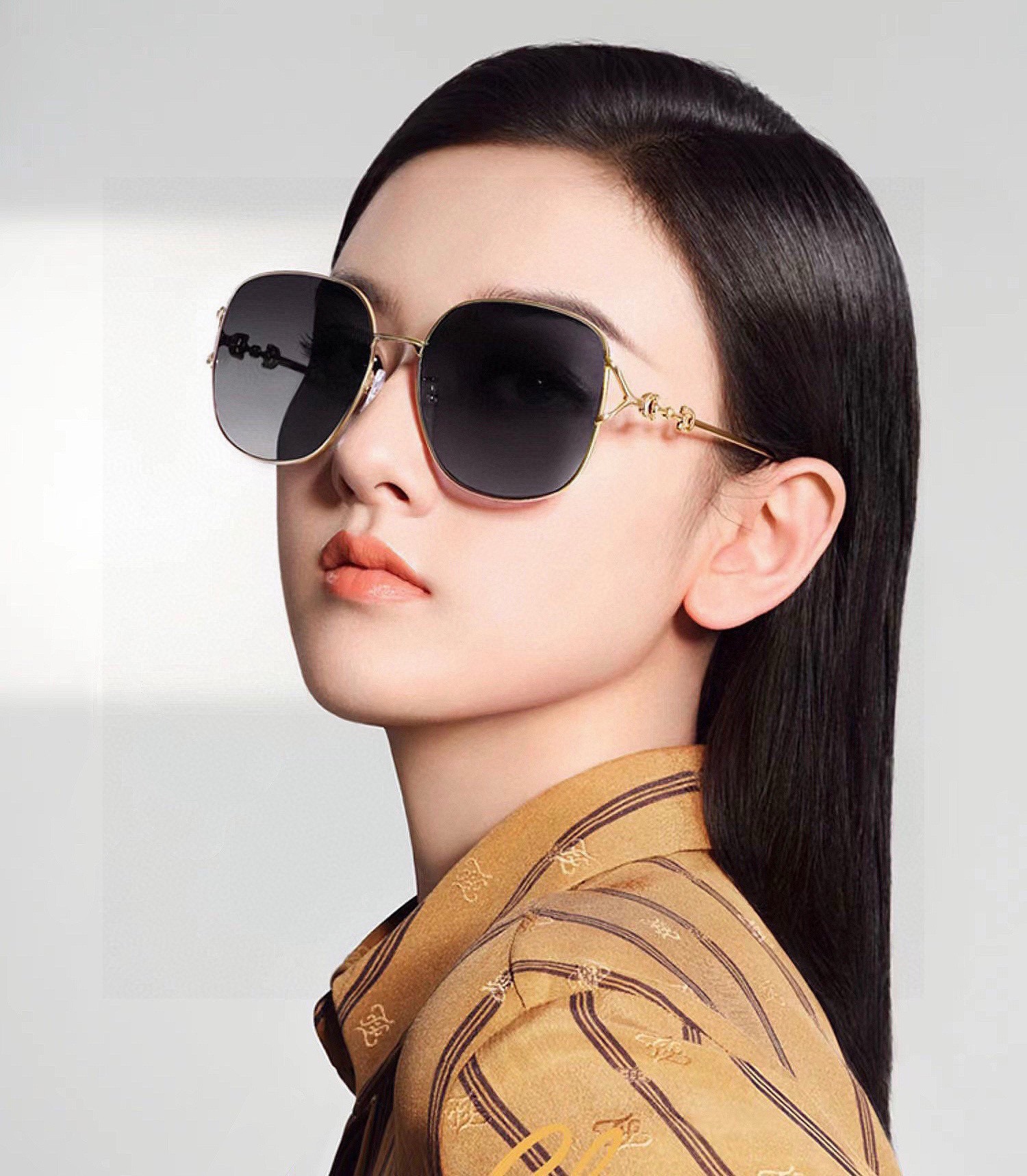 GUCCI 开春新款 最新款方框太阳镜 各路网红纷纷带起气场满分‼️ 俏皮甜美.上脸效果更佳.金属质感超