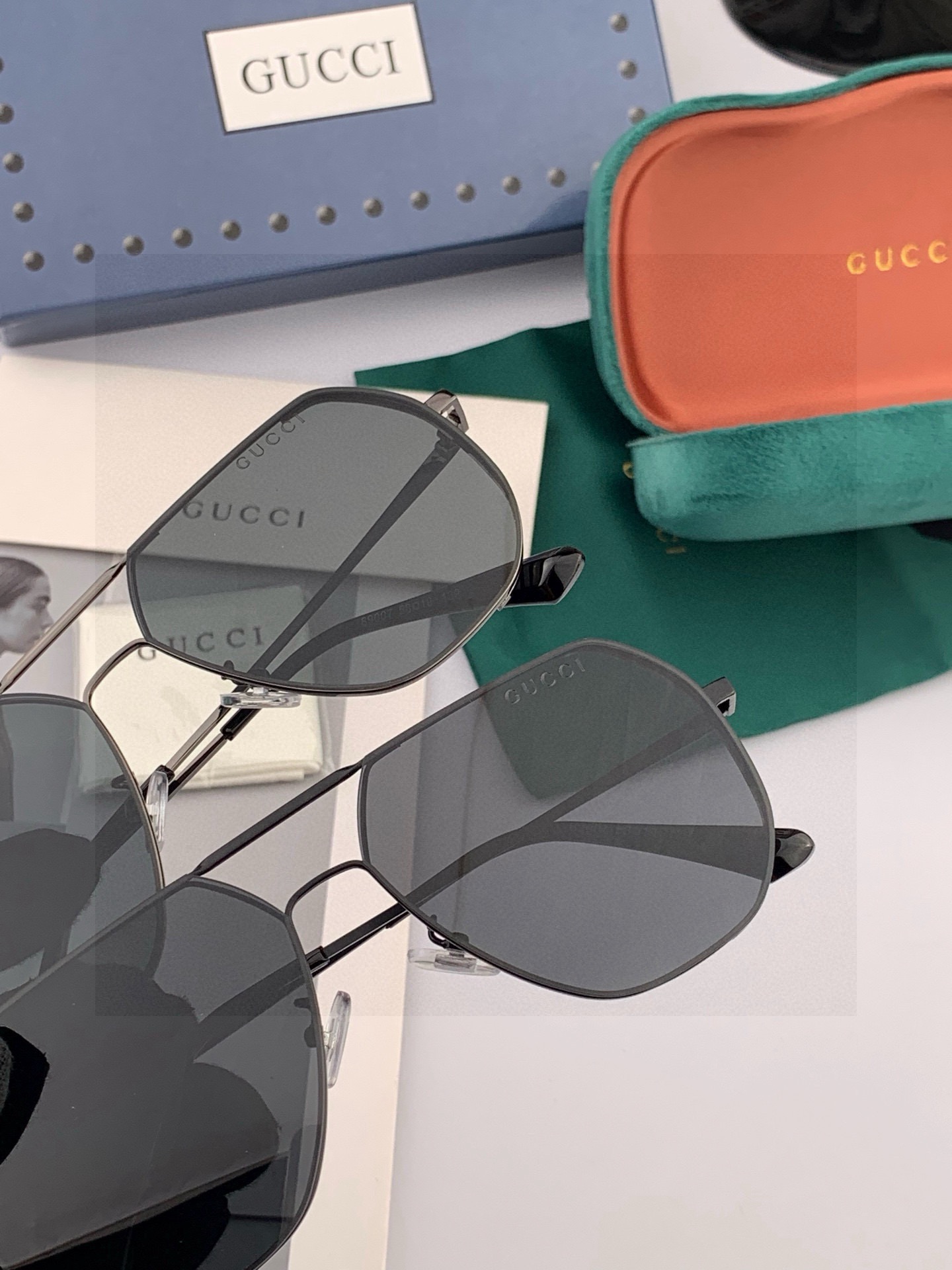 GUCC* 男款炫彩飞行员偏光太阳镜 ❤️材质：高清尼龙加厚卡槽高清偏光镜片 🌹无边框镜架💕颜👍型号：G