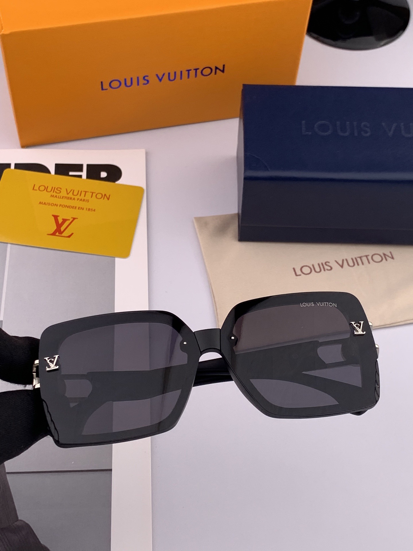 【TR偏光系列】lv大框太阳镜墨镜经典的方框设计，不挑脸型，无论搭配大衣还是连衣裙都非常显气质偏光镜片预