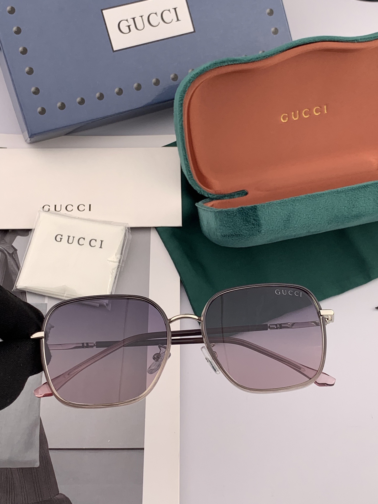 GUCCI 2025开春新款 最新款方框太阳镜 各路网红纷纷带起气场满分‼️ 俏皮甜美.上脸效果更佳.金