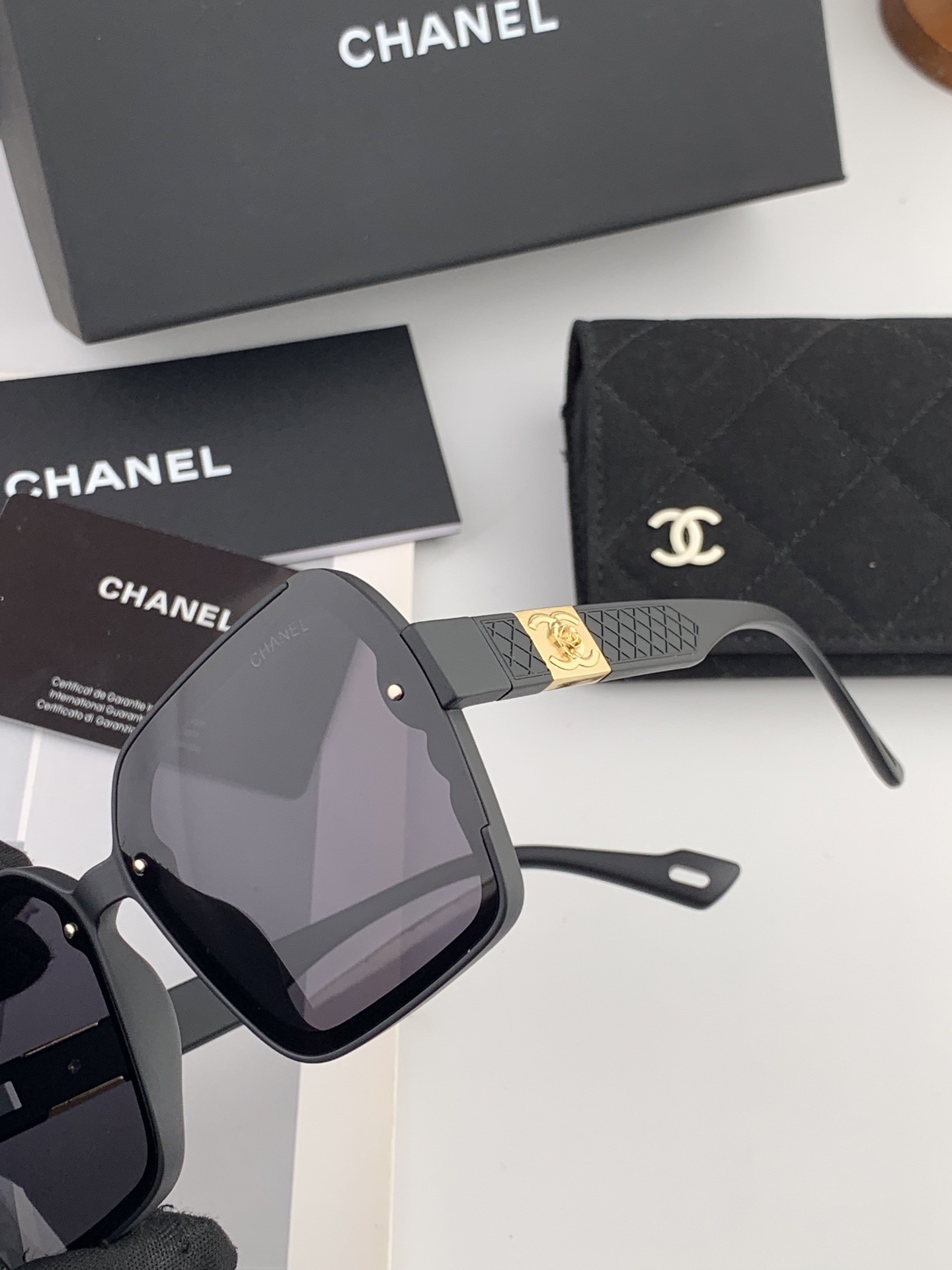 【CHANEL】香奈儿 2025新款潮流爆款 时尚方框太阳镜 佩戴舒适 网红潮款墨镜 女士高清加厚偏光太