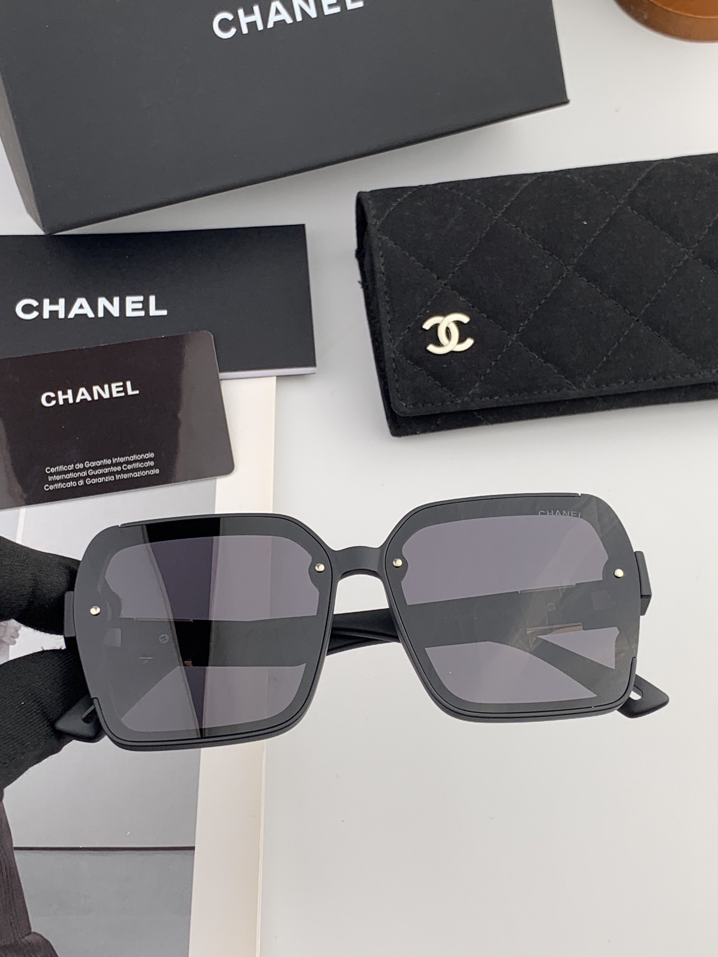 【CHANEL】香奈儿 2025新款潮流爆款 时尚方框太阳镜 佩戴舒适 网红潮款墨镜 女士高清加厚偏光太