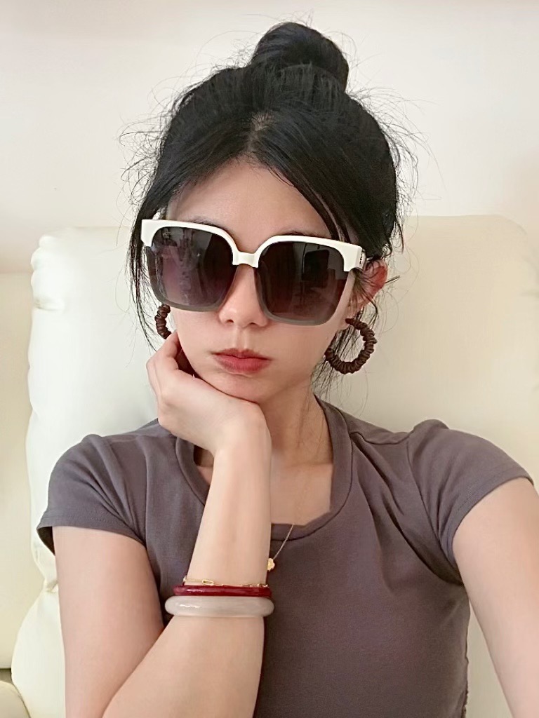 【TR偏光系列】lv大框太阳镜墨镜经典的方框设计，不挑脸型，无论搭配大衣还是连衣裙都非常显气质偏光镜片预