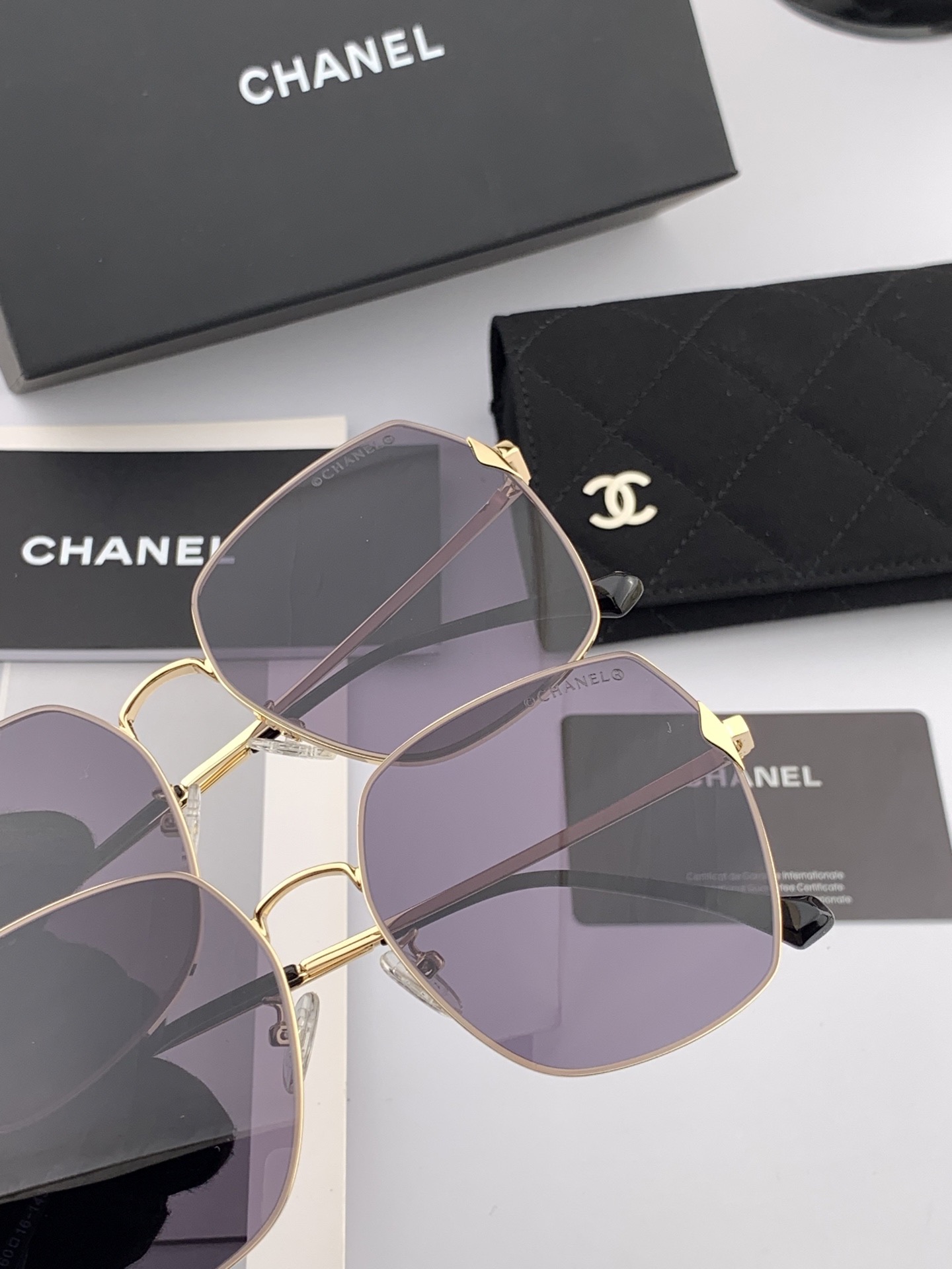 【CHANEL】香奈儿 新款尼龙偏光太眼镜，无框钻石 切边更有质感，大气女人范儿，大脸小脸都好看 ！型号