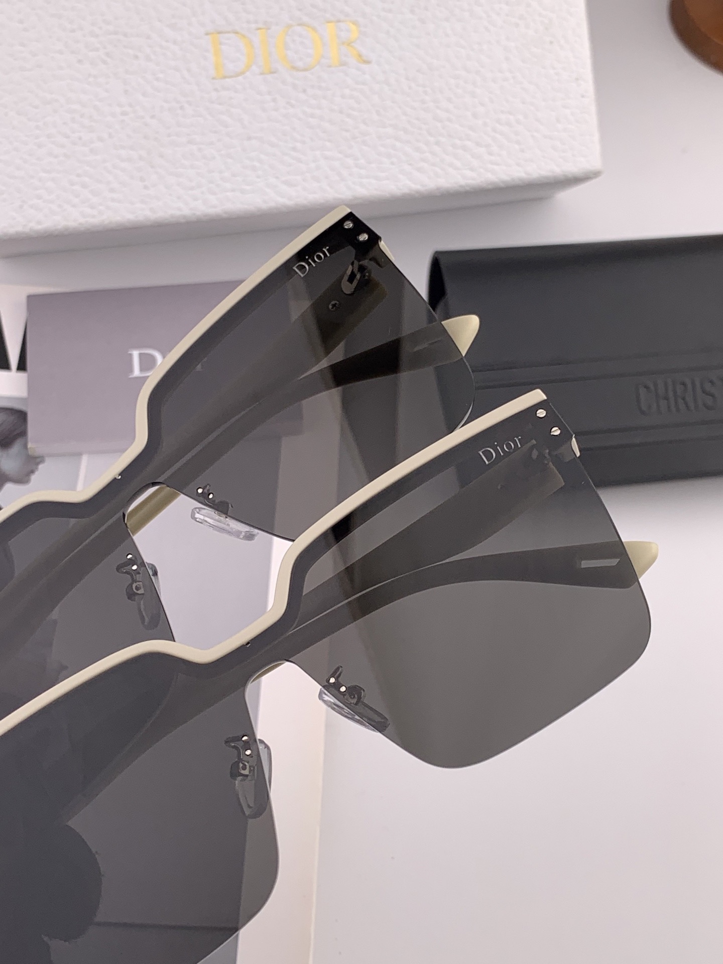 🔺 【DIOR尼龙偏光连体太阳镜】2025开春新款 潮流爆款 时尚方框偏光太阳镜 高品质 佩戴舒适 网红