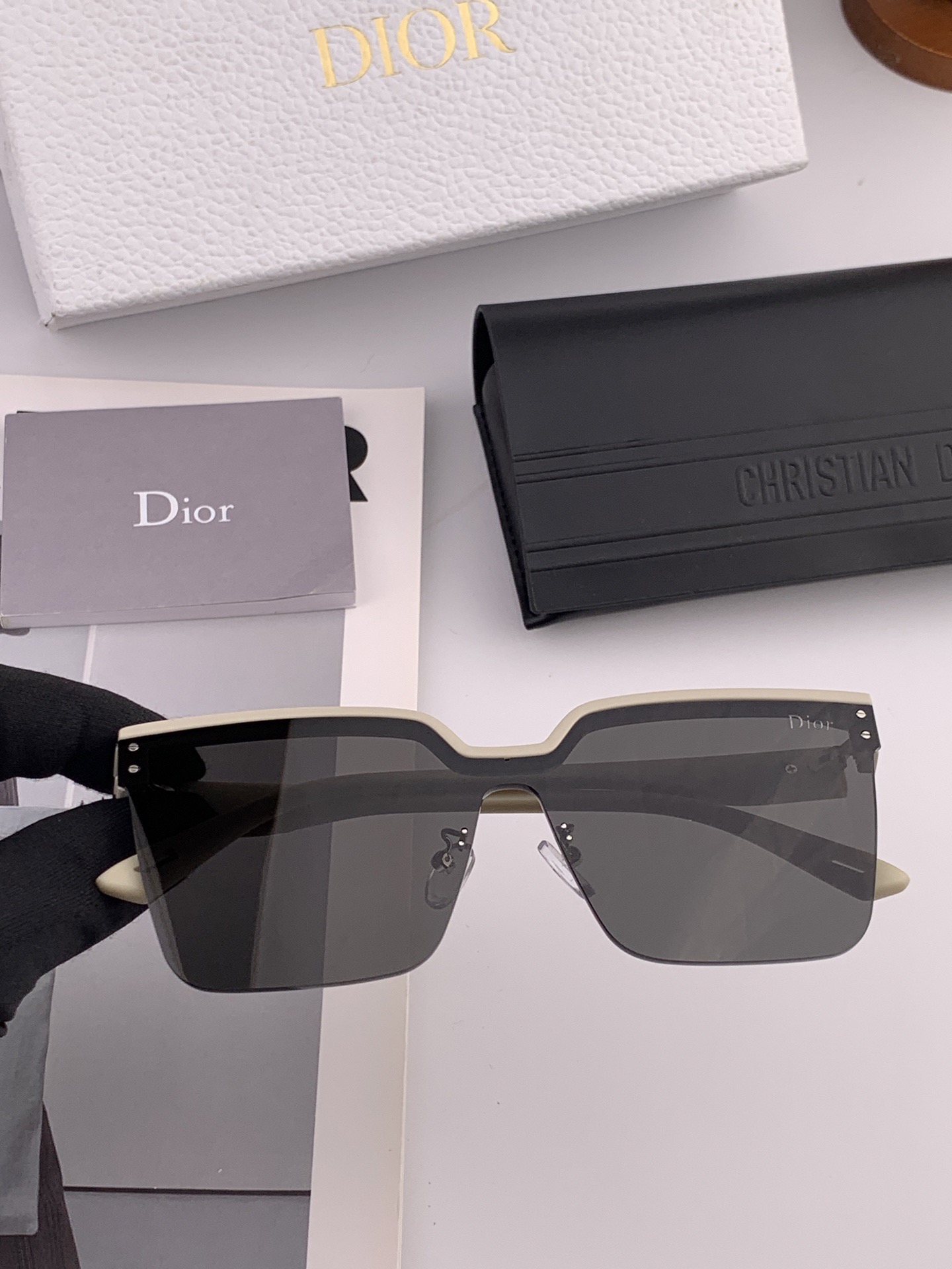 🔺 【DIOR尼龙偏光连体太阳镜】2025开春新款 潮流爆款 时尚方框偏光太阳镜 高品质 佩戴舒适 网红