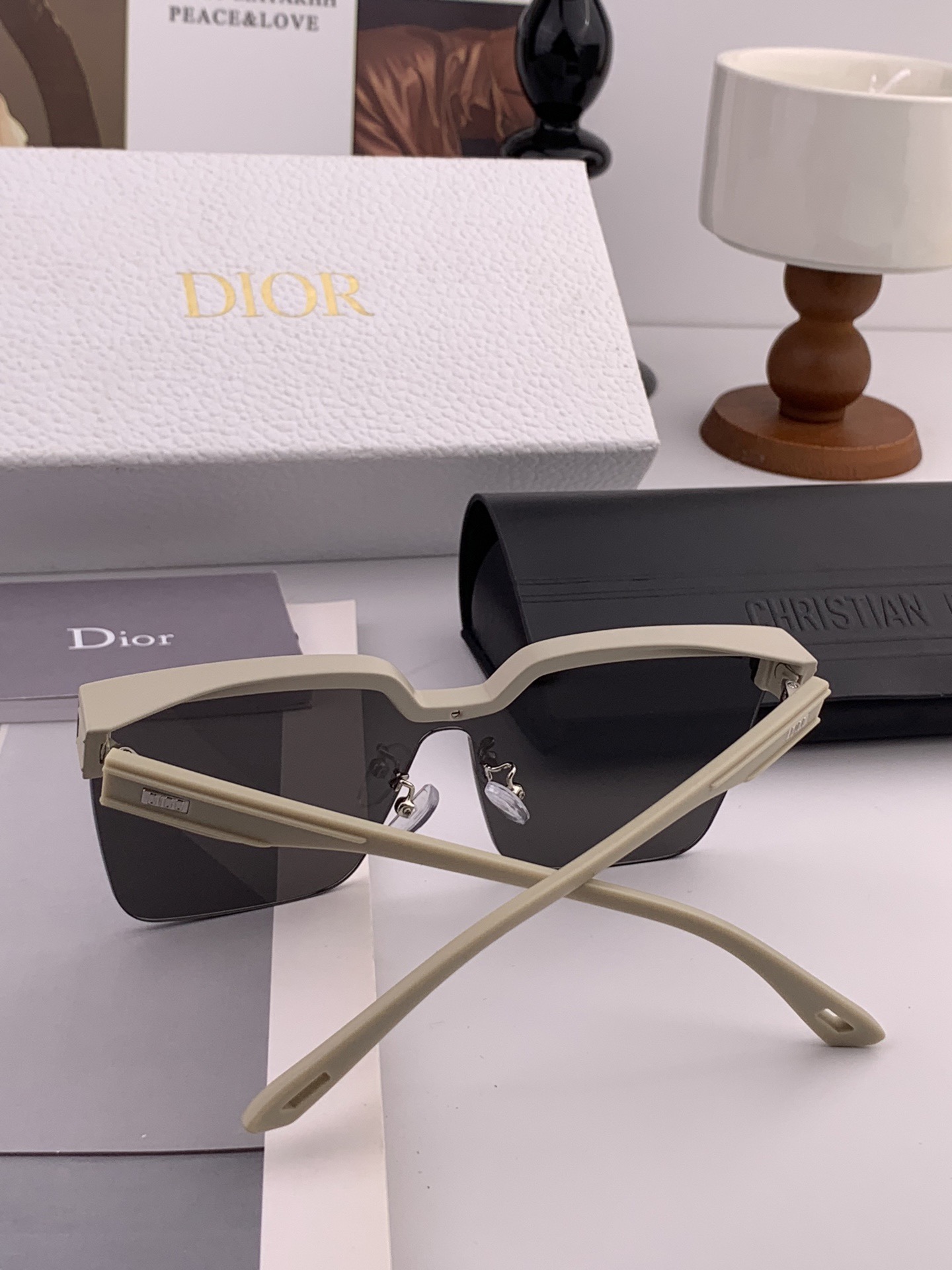🔺 【DIOR尼龙偏光连体太阳镜】2025开春新款 潮流爆款 时尚方框偏光太阳镜 高品质 佩戴舒适 网红