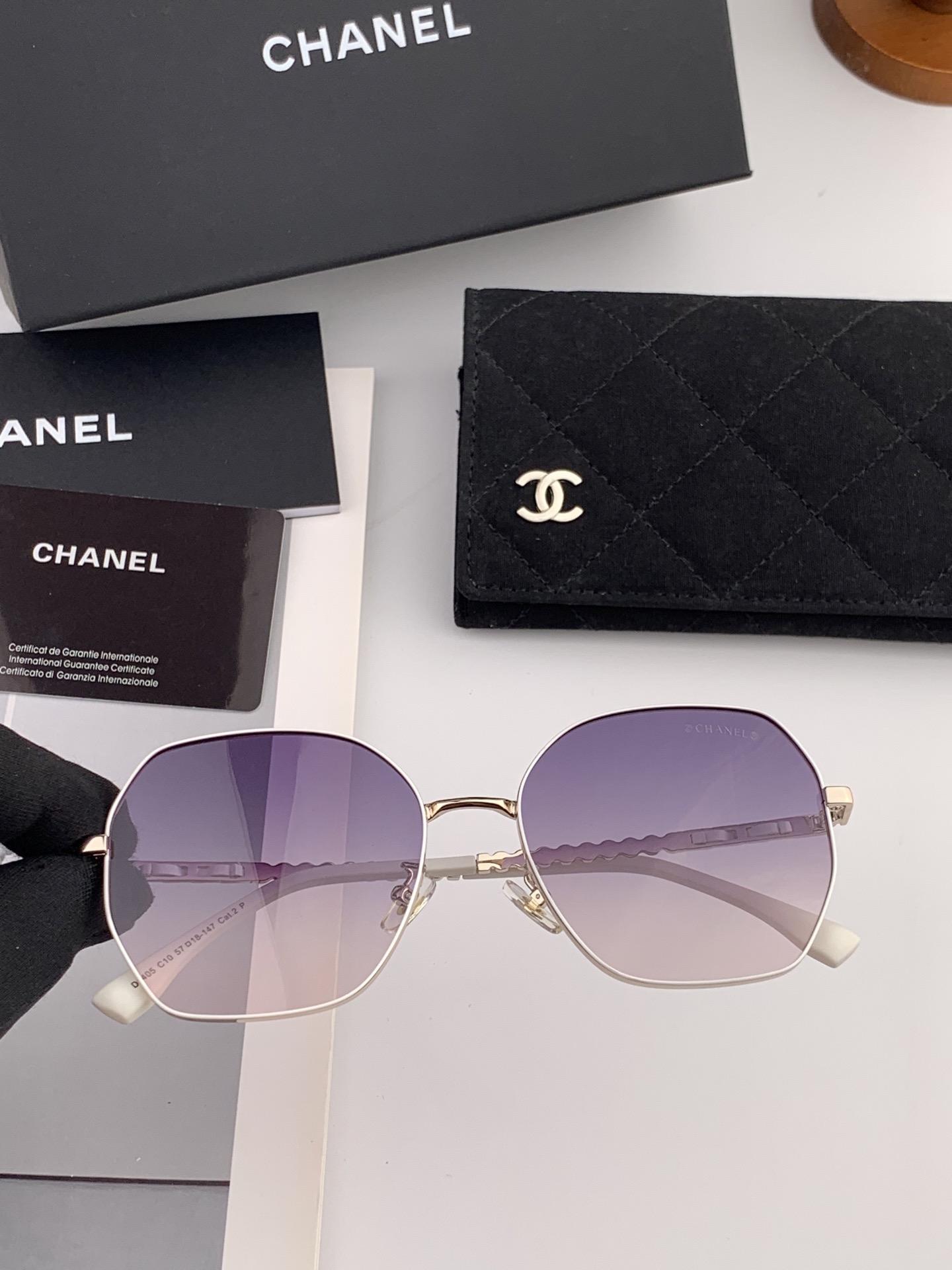 【CHANEL】香奈儿 新款尼龙偏光太眼镜，无框钻石 切边更有质感，大气女人范儿，大脸小脸都好看 ！型号