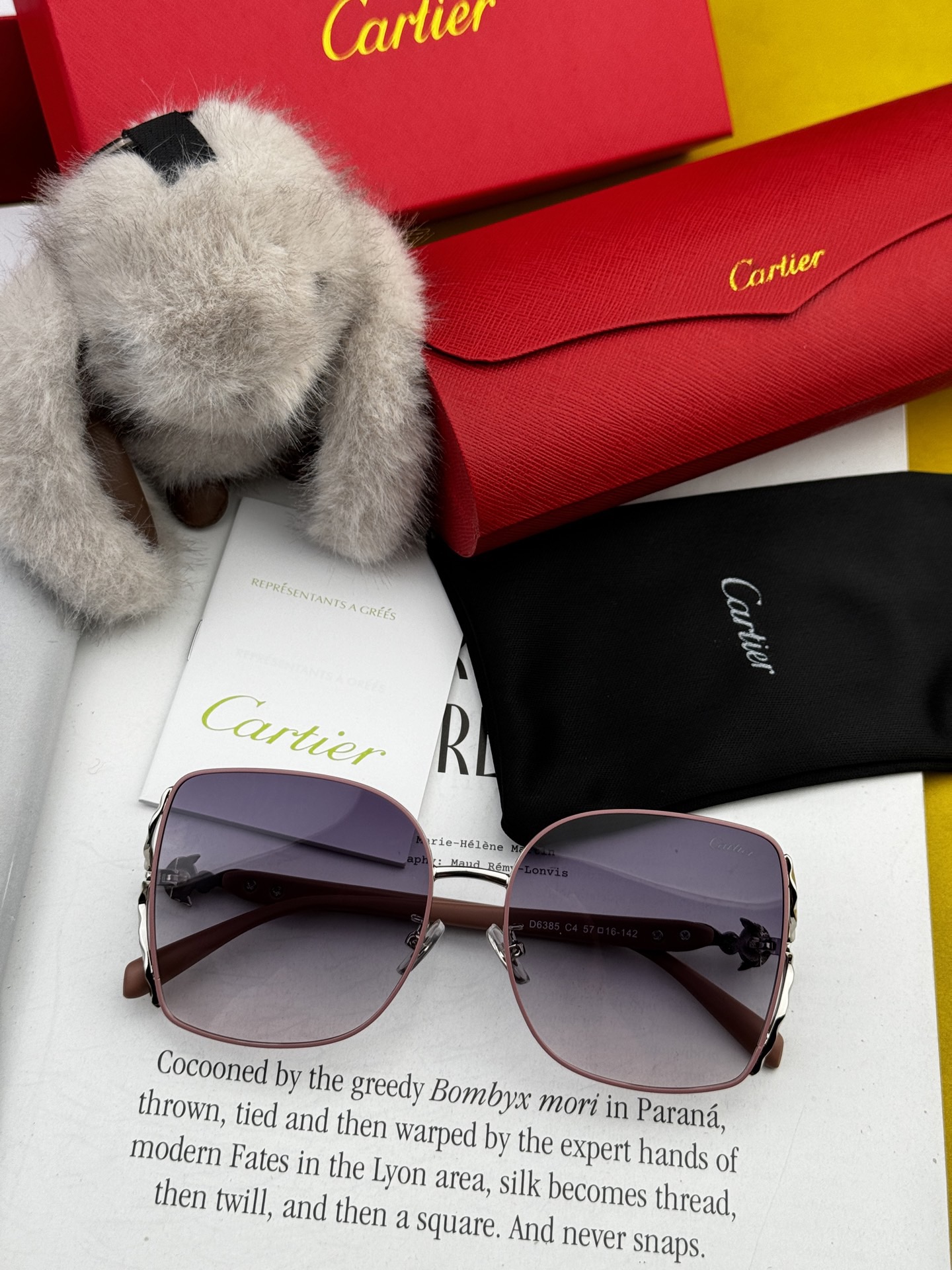 2025开春新款新款卡地亚💎 顶级奢华典范💋 女款板材原单太阳镜😃 个性款完美修脸护目打造轻奢新潮流风尚
